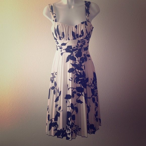 SPEECHLESS black & white flowered dress❣