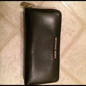 Michael kors wallet