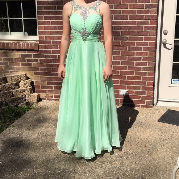 Prom dress - Picture 1 of 4
