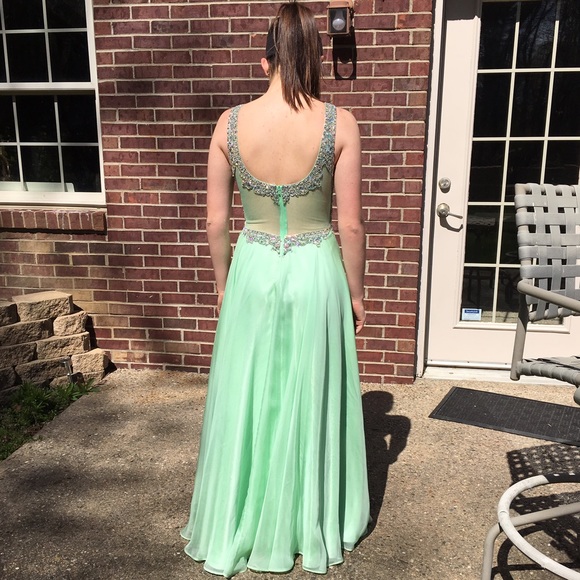 Prom dress - Picture 2 of 4