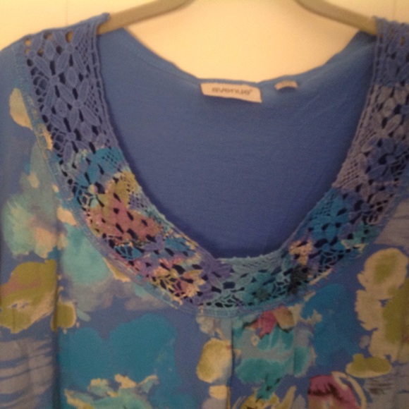 Blouse - Picture 2 of 2