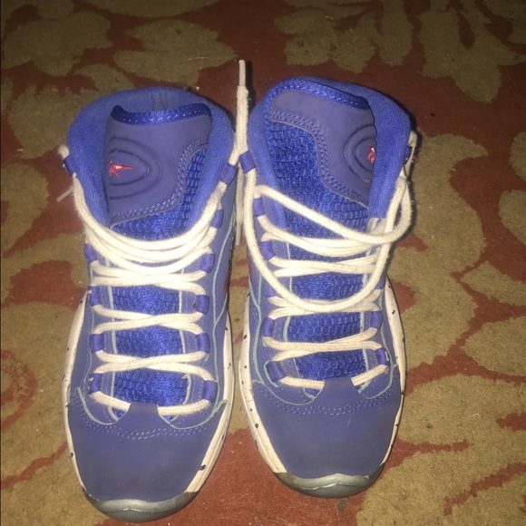 Reebok. Run big. I'm usually a 5-6.5 but these fit - Picture 1 of 3