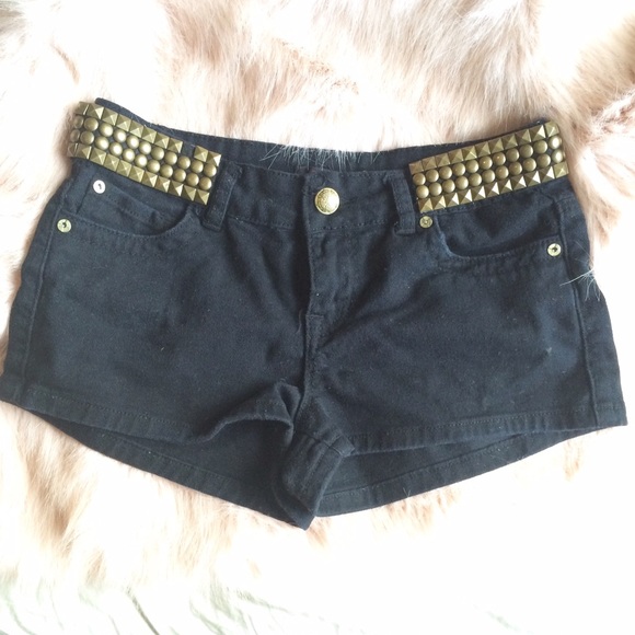 black denim shorts w/ gold accents✨🏷