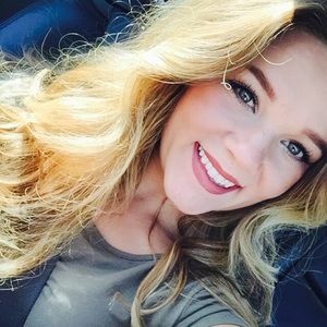 Meet your Posher, Corrine