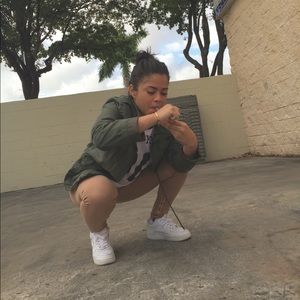 Meet your Posher, Gloria