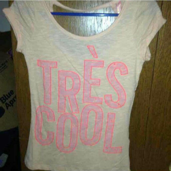Cute tee! - Picture 2 of 2