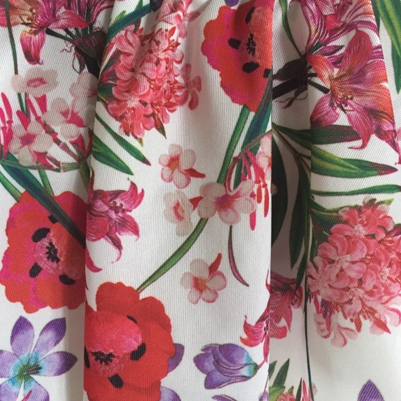 HP ✨| H&M Floral Swim Top - Picture 3 of 4