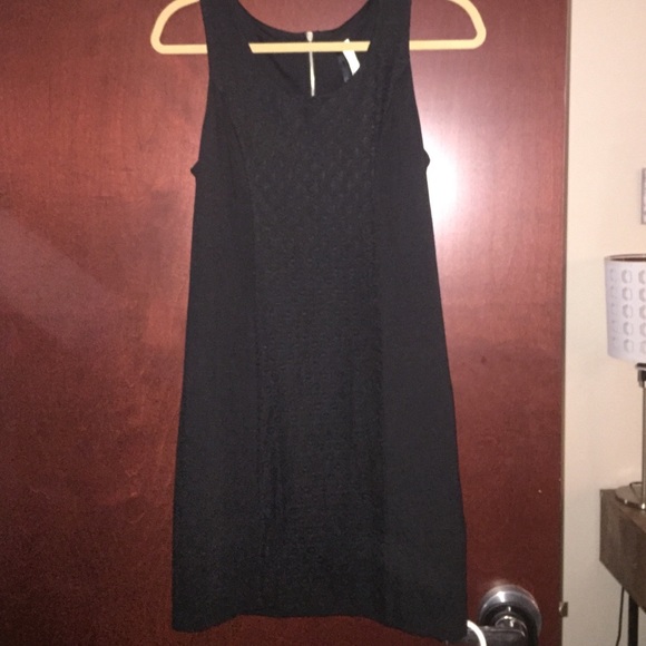 Simple black dress - Picture 3 of 3