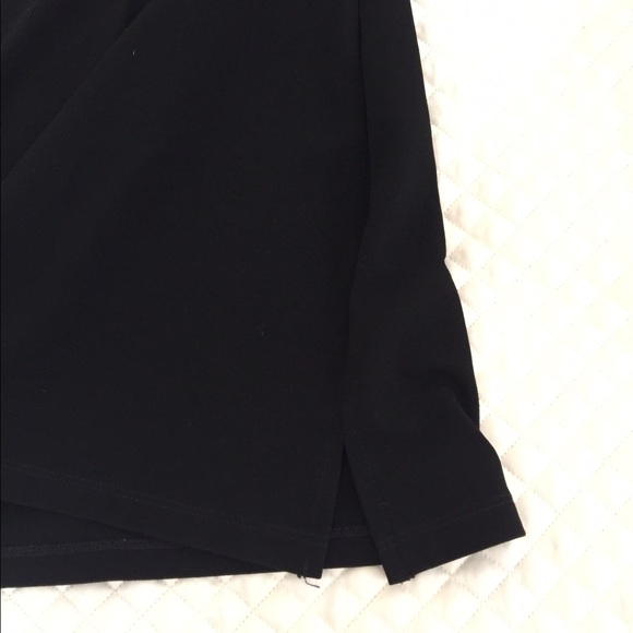 Bebe Tunic Blouse 🔎Straight hem, not asymmetrical - Picture 4 of 4