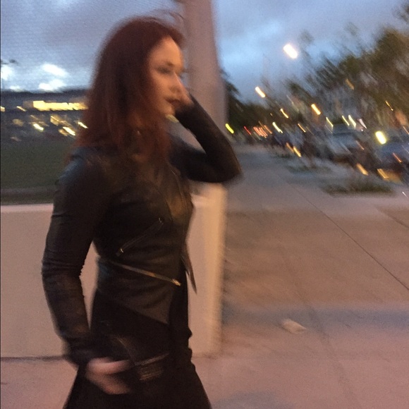 Meet your Posher, Bobbye Jo - Picture 3 of 4