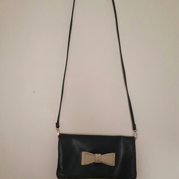 Black crossbody - Picture 1 of 3