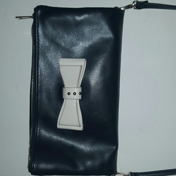 Black crossbody - Picture 2 of 3