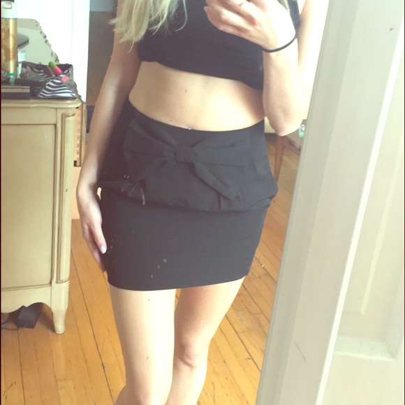 Black bow mini skirt