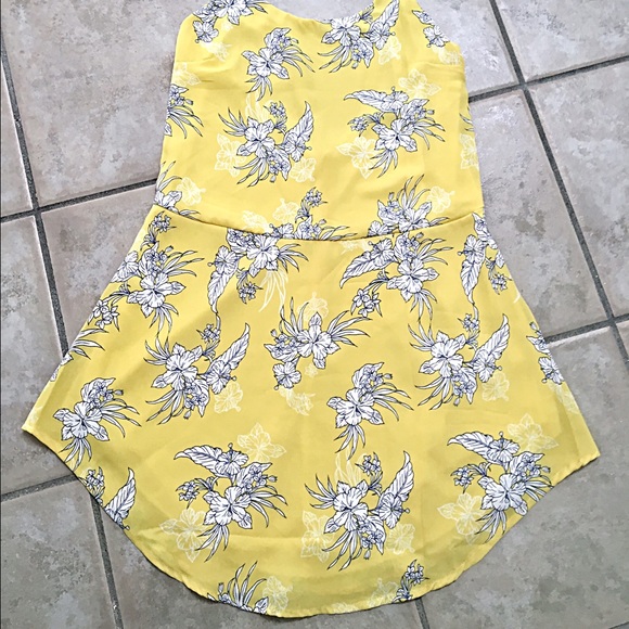 Beautiful soft yellow halter dress-last one!! ⚡️ - Picture 2 of 3
