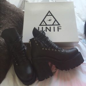 UNIF boots
