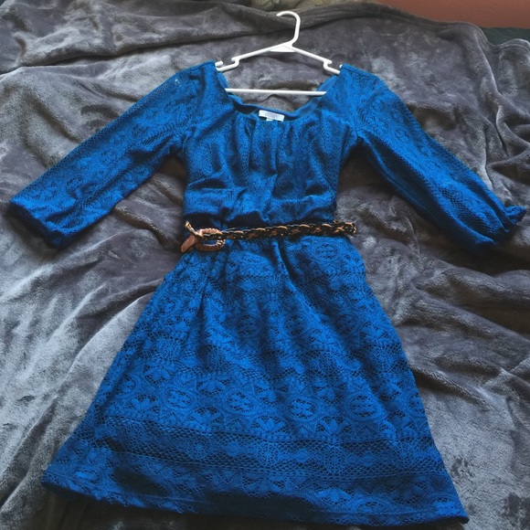 Blue lace dress - Picture 1 of 3