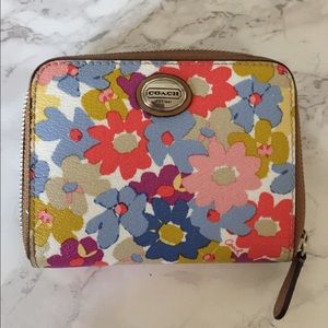 Coach Wallet perfect for spring