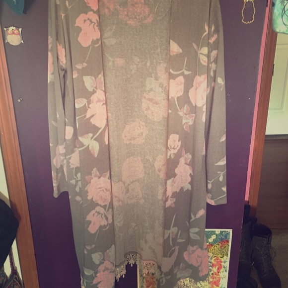 Grey floral long cardigan!