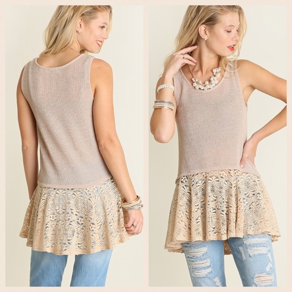 🚫 SOLD 🚫 Lace Trim Top - Picture 2 of 3