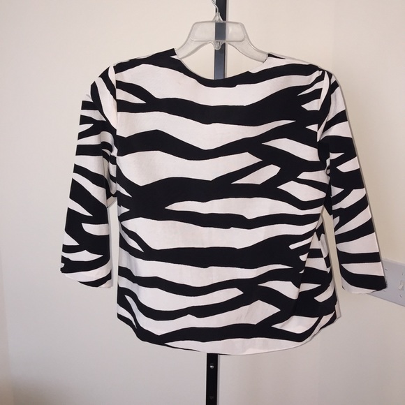 CHICO'S Black & White Patterned Jacket - FINAL MARKDOWN!! - Picture 4 of 4