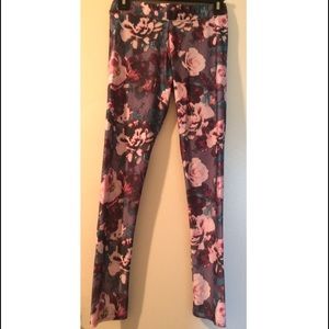 🌹🌿AEO Floral Legging Pants 🌿🌹