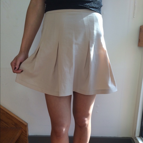 Pleated beige high waisted skirt