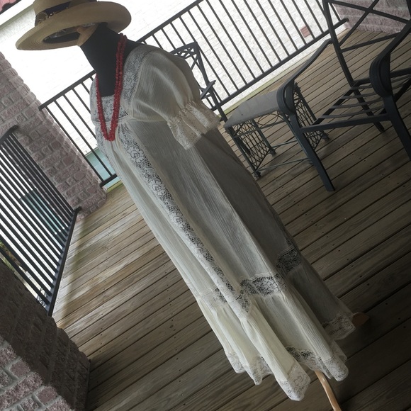 Biggest news a truly beautiful dress! - Picture 3 of 4