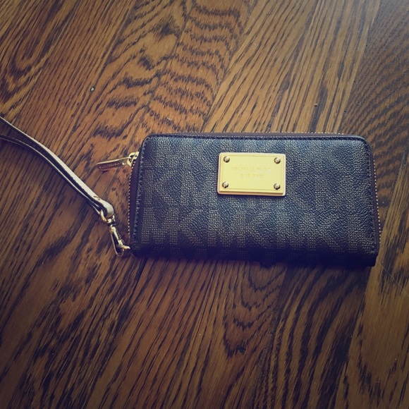 Michael Kors Wristlet Wallet