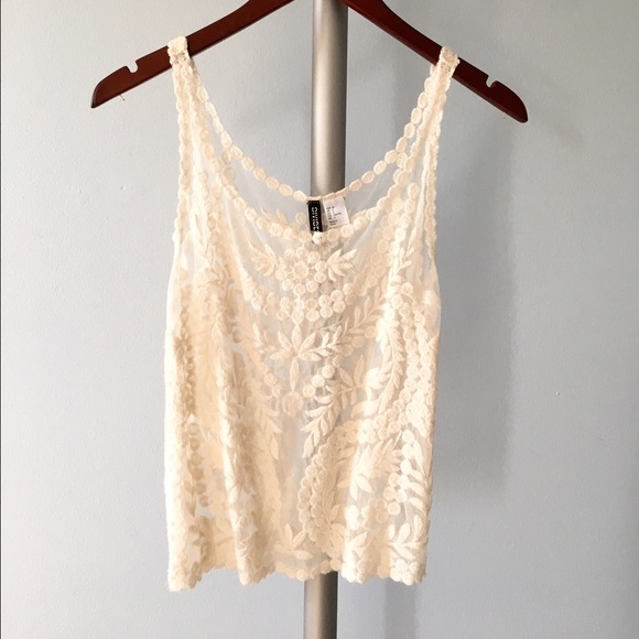 ✨Perfect spring/summer✨Crochet lace top