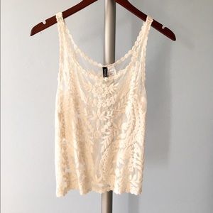 ✨Perfect spring/summer✨Crochet lace top