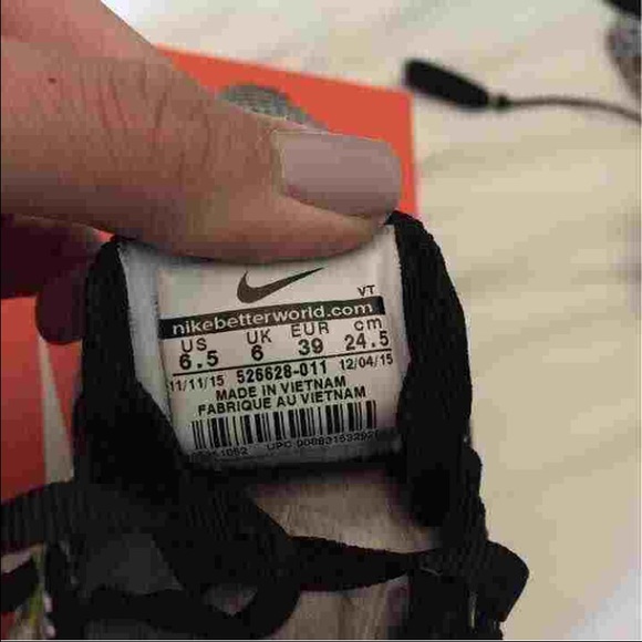 *SOLD* Nike Flyknit Racers - Picture 3 of 3