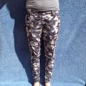 Size Medium Camo Jeggings