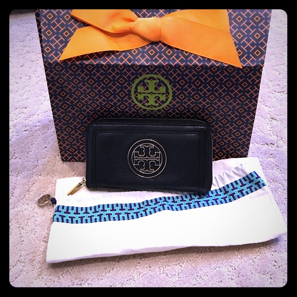 Tory Burch Handbags - **SALE NEW Tory Burch Continental Leather Wallet