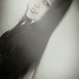 Meet your Posher, Esmeralda