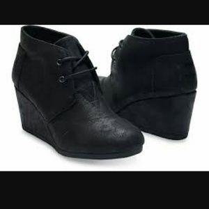 Toms synthetic leader desert wedge bootie