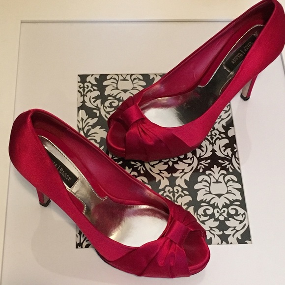 Red, satin,peep toe, pumps