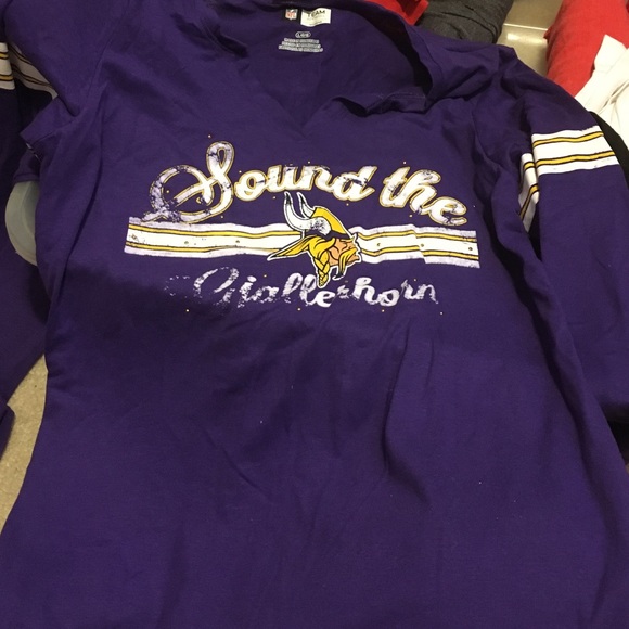 Women's large Vikings shirt