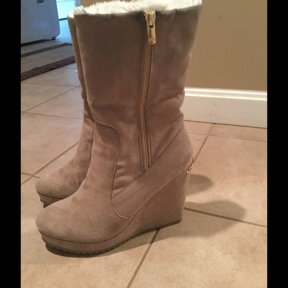 Tan suede juicy couture wedged boots