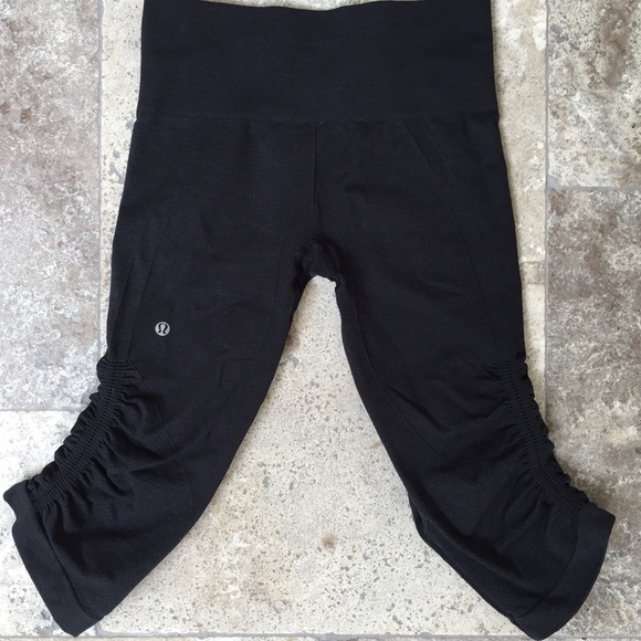 Lululemon in the flow crops.