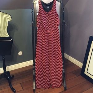 Lined maxi dress size 8 melon and black chevron