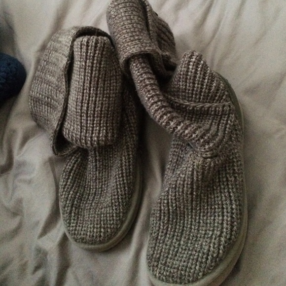 Women's uggs, grey knitted. Size 7.