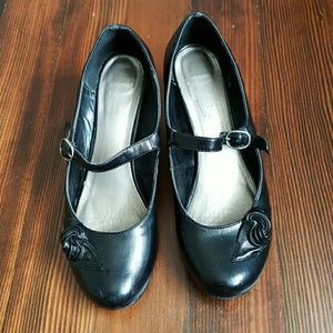 Madeline Stuart black mary jane heels