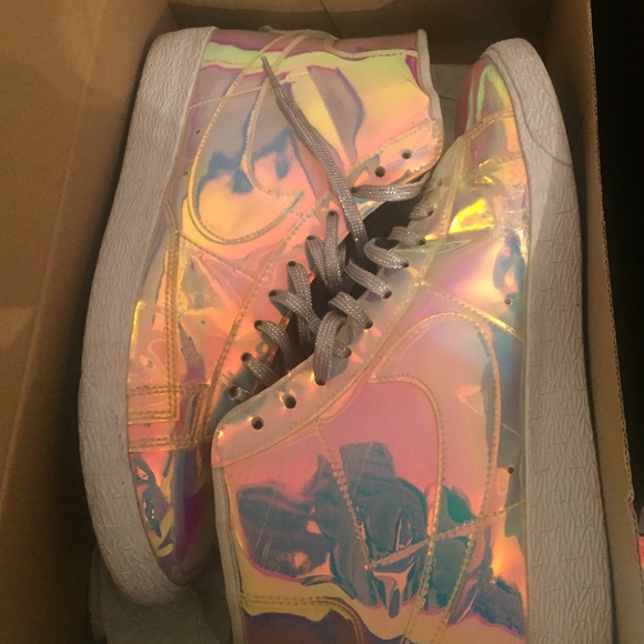 ❌Sold ❌ Women's Nike iridescent mid Blazers