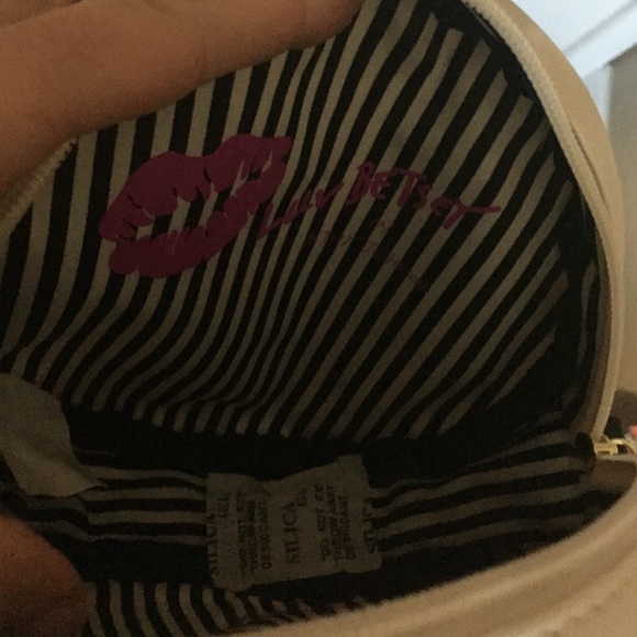 Betsey Johnson crossbody - Picture 4 of 4