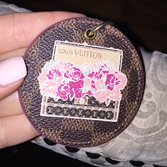 Louis Vuitton key chain ebene damier with floral