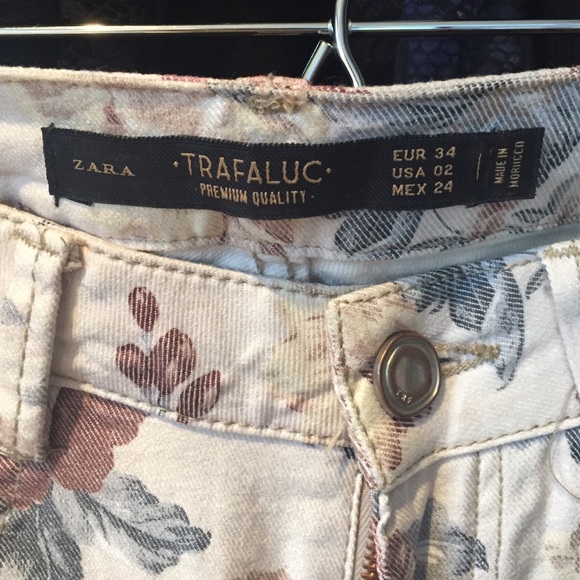 Jeans - Picture 3 of 4
