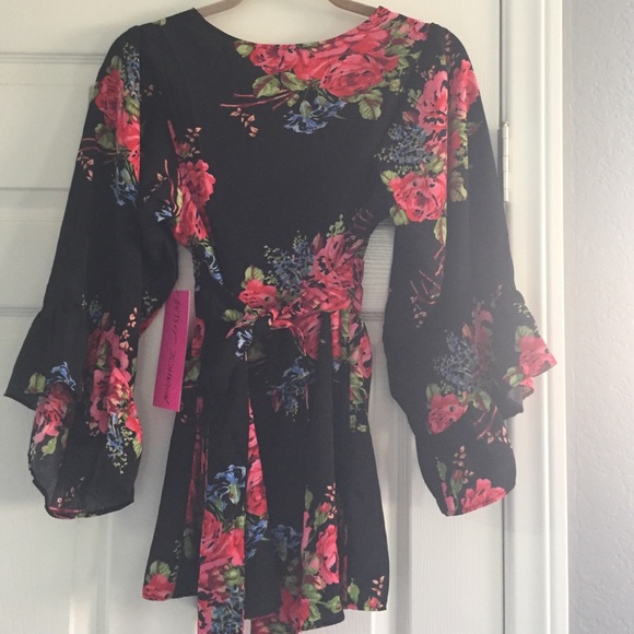 Betsey Johnson tie back top - Picture 3 of 3