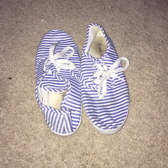 Shoes - Picture 2 of 3