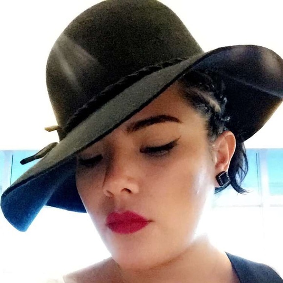 Meet your Posher, Ashlee