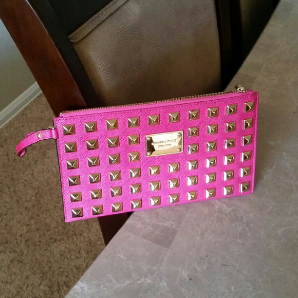 Pink, wMichael kors pyramid studded wristlet,clutc - Picture 1 of 4